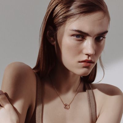 すべてのゴールド ネックレス＆ペンダント コレクション | Hermès
